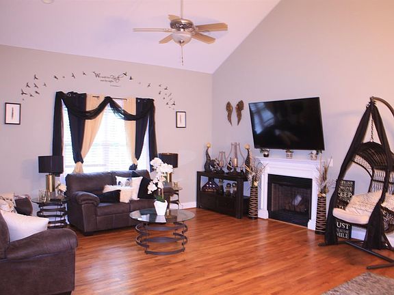 2nd image of 114 Seven Oaks Dr