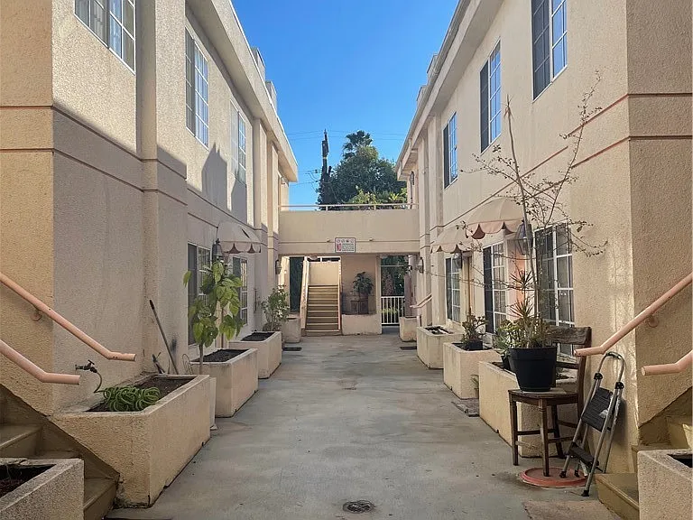 14758 Magnolia Blvd #102 — Photo 16