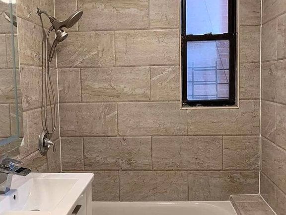4th image of 1130 Bergen St #3L