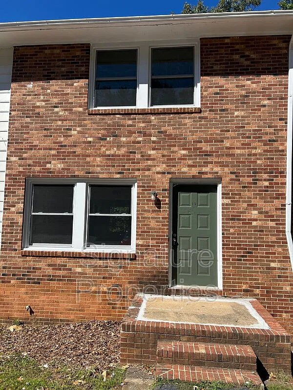 2 bed, 1.5 bath, $875 — Photo 1