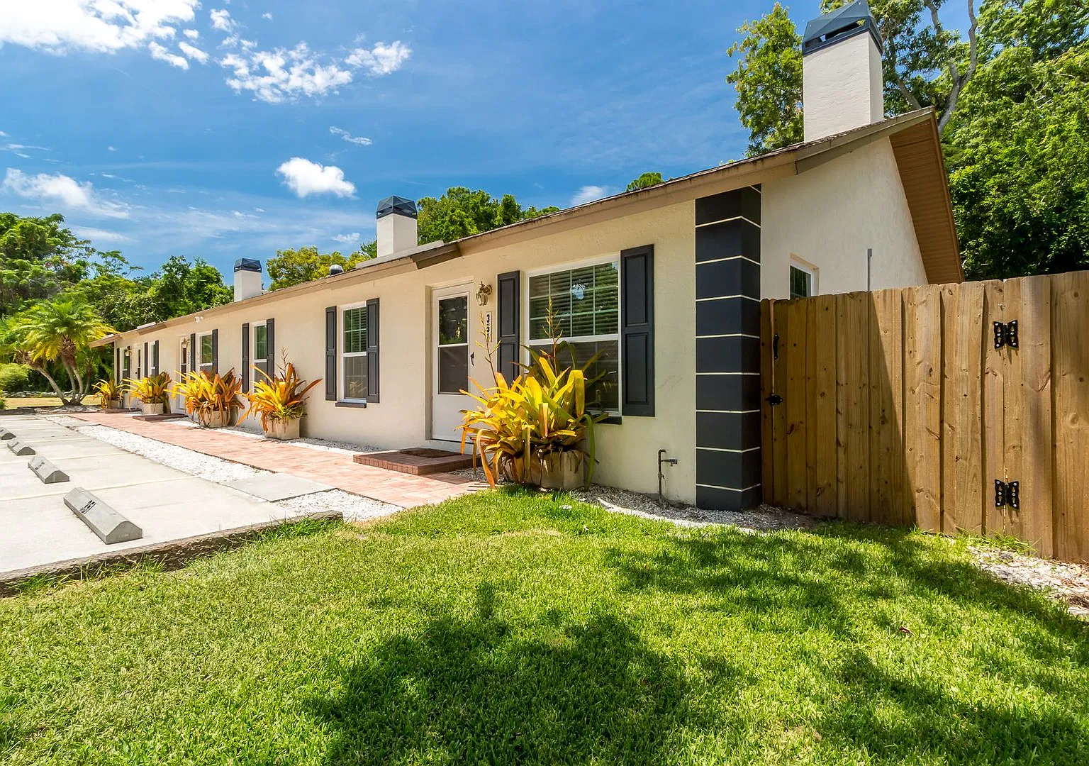 Gorgeous 2br/2bath Triplex In Largo Available Now! — Photo 2