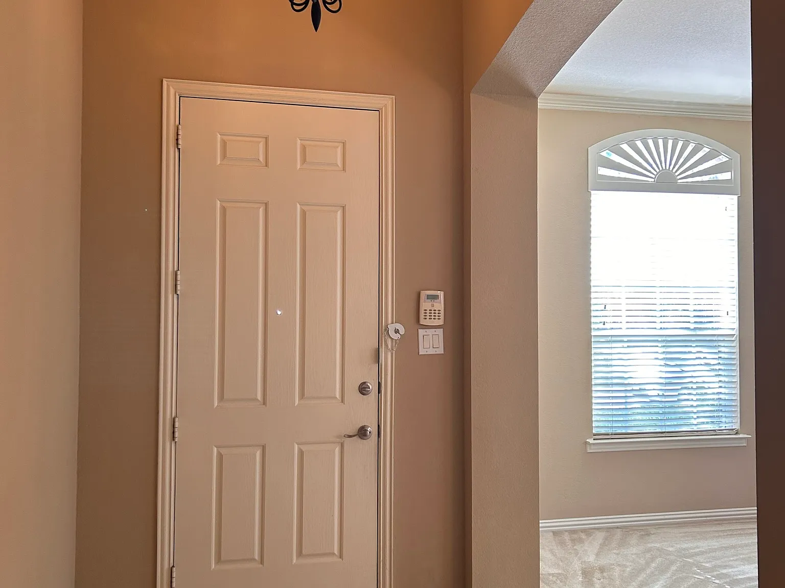 3 bed, 3036 sqft, $2,850 — Photo 2