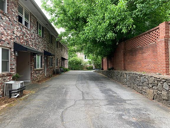 4th image of 3668 Kingsboro Rd NE APT 11
