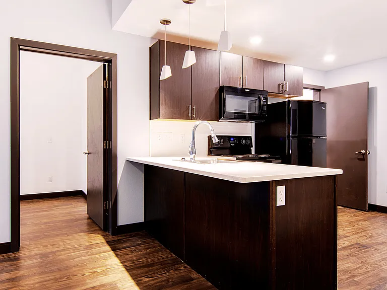 800 S Robberson Ave — Photo 16
