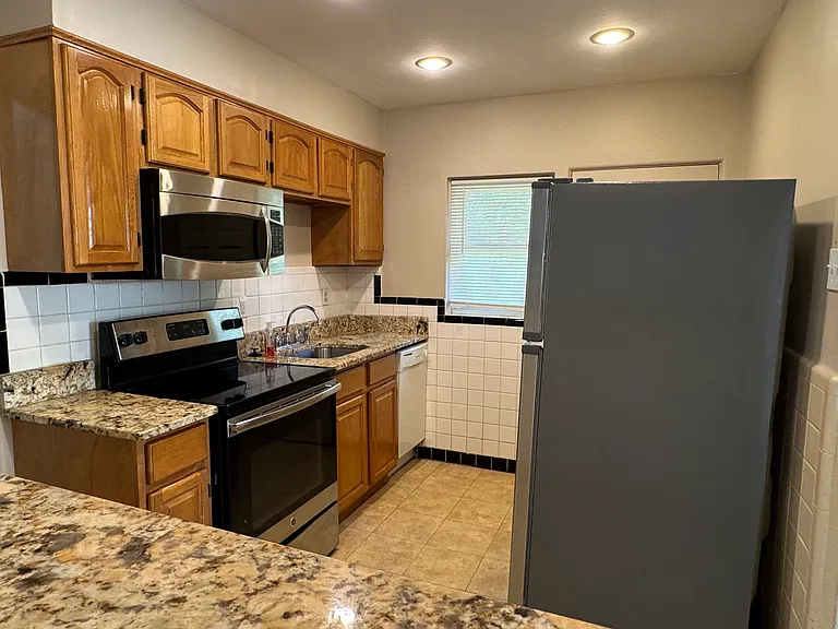 7814 Wayne Ave — Photo 3