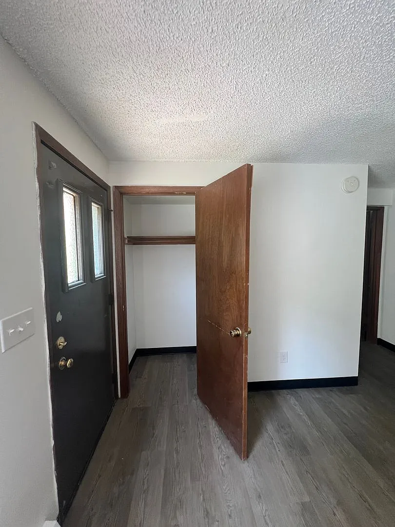 203 River St-Martin Apts — Photo 2