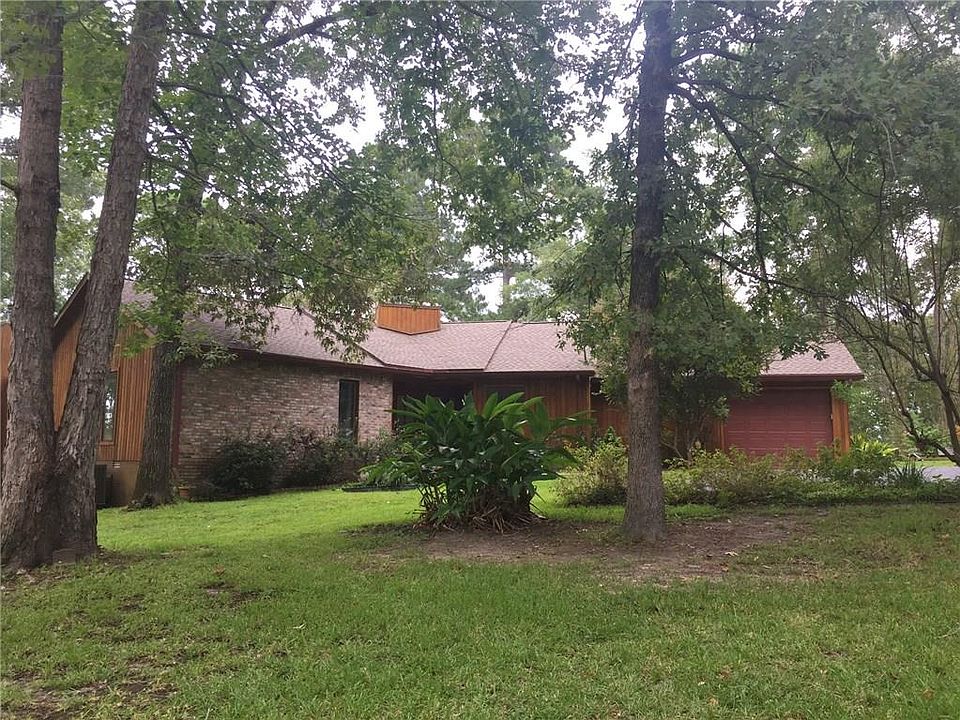 1st image of 865 Village Dr
