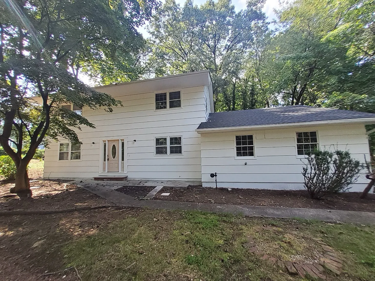 5 bed, $5,000 — Photo 1