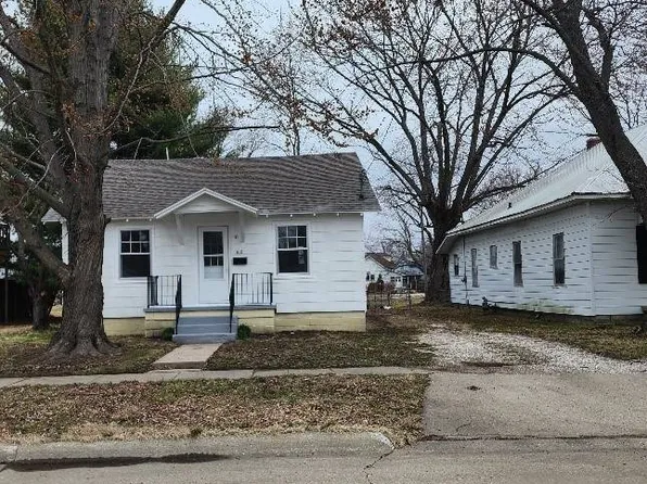 612 W Cherry St, Olney, IL 62450