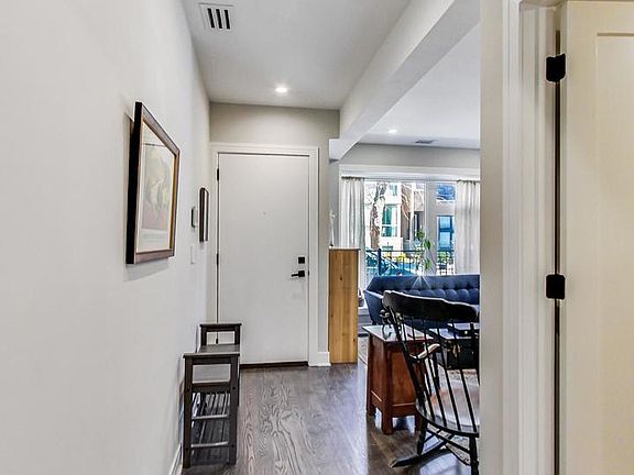4th image of 834 N Marshfield Ave APT 1