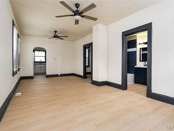 5th image of 219 Grand Ave