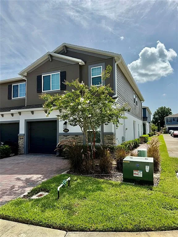 4 bed, 3.0 bath, 1801 sqft, $2,900 — Photo 2