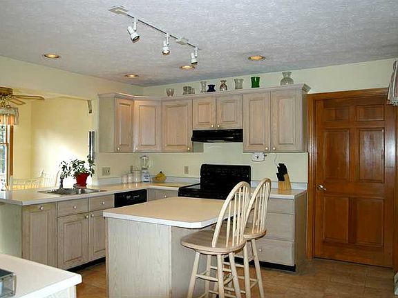 5th image of 406 Tyburn Dr