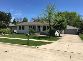 628 Birdsall Dr, Cedar Falls, IA 50613