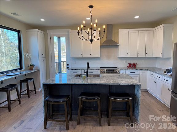 5th image of 150 Driftwood Dr