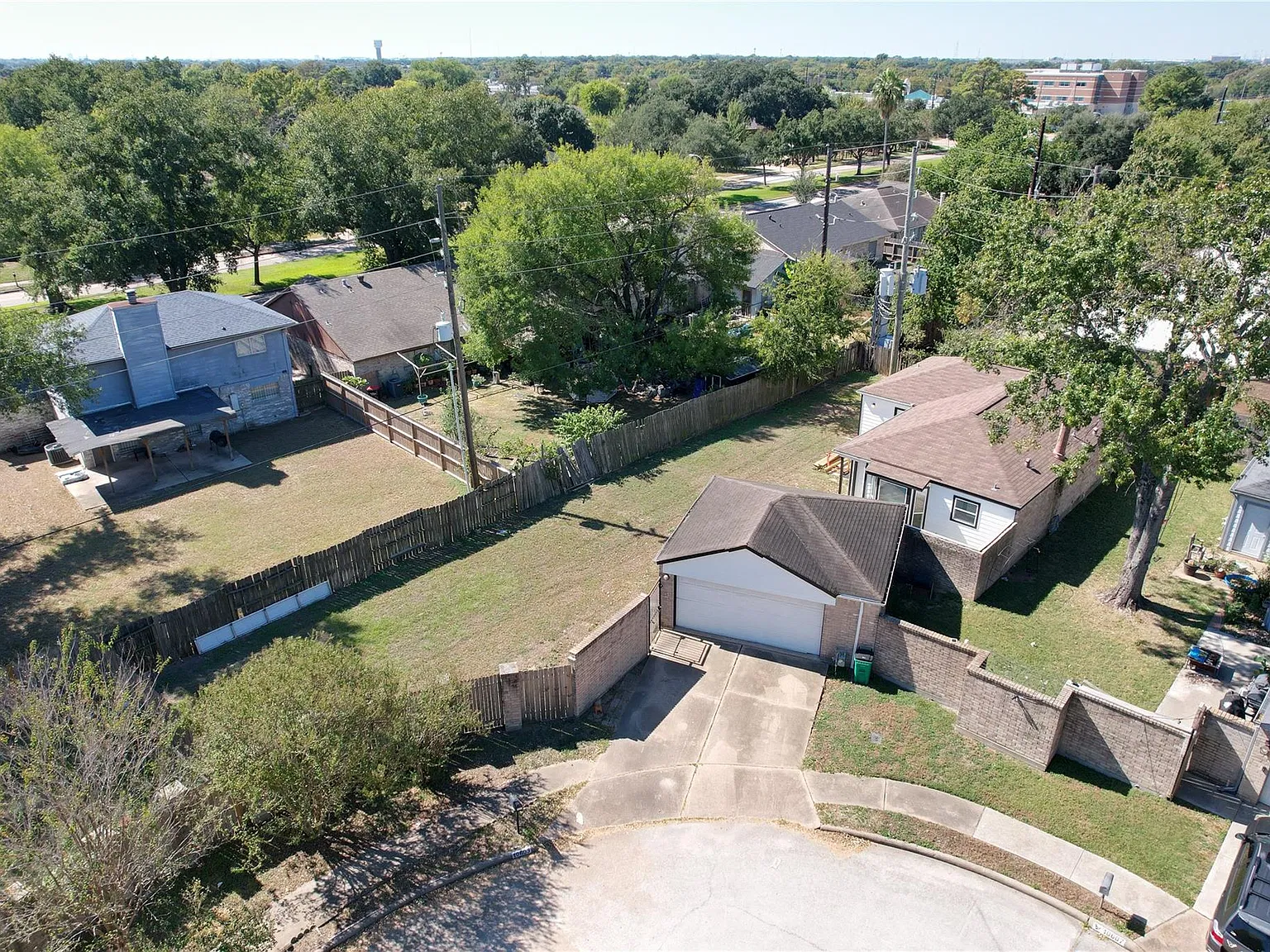 3 bed, 2.0 bath, 1368 sqft, $1,680 — Photo 2