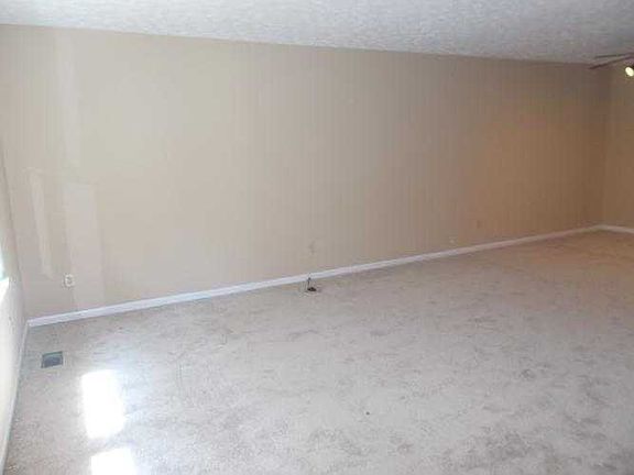 4th image of 801 W Faye Dr