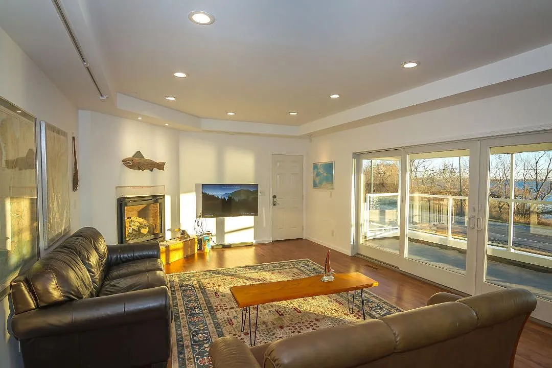 2 bed, 1100 sqft, $1,300 — Photo 3