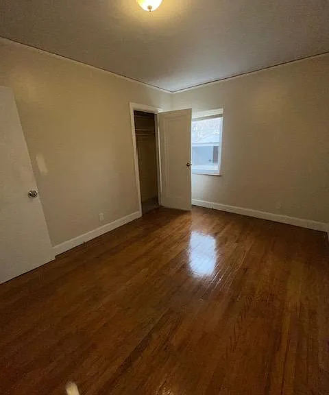19212 Cliff St — Photo 2
