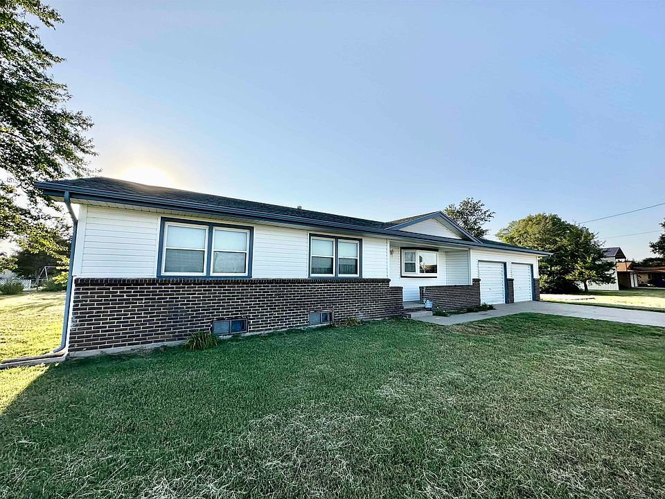 2439 N Main St, Kingman, KS 67068 Zillow