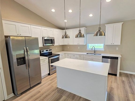 3rd image of 5523 Castania Dr