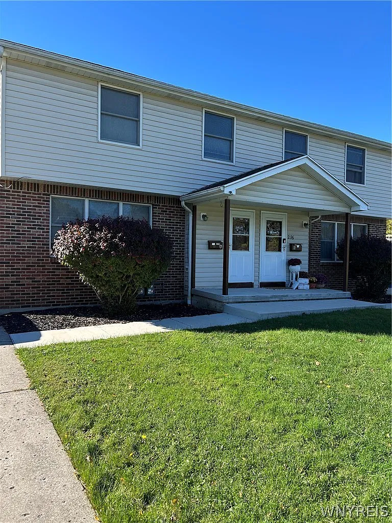 3 bed, 1.5 bath, 1286 sqft, $1,950 — Photo 1