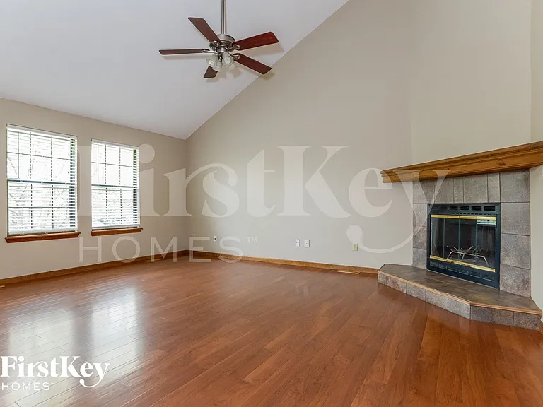 1004 SE Dover Dr — Photo 3