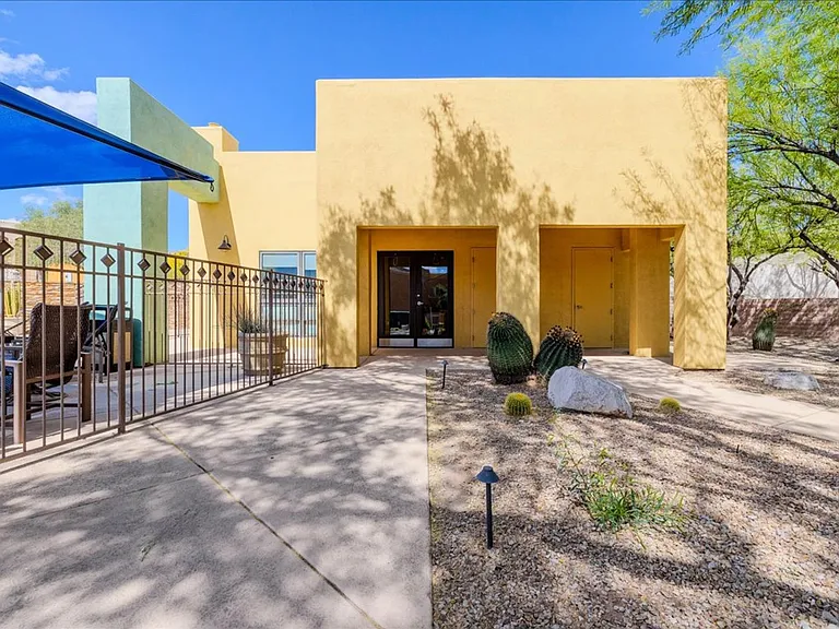 2450 E Blue Diamond Dr — Photo 8