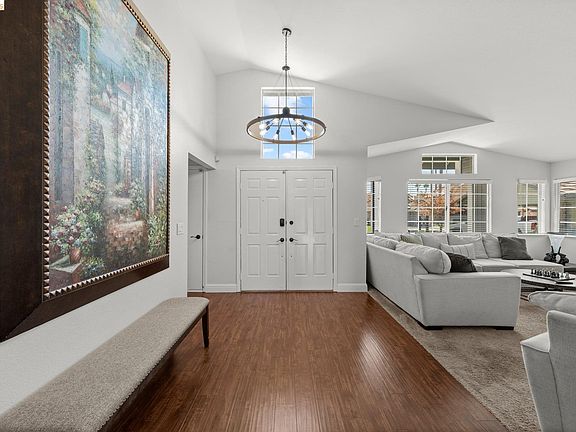 4th image of 2212 Colonial Ct