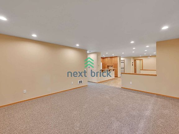 3rd image of 245 Russell Rd