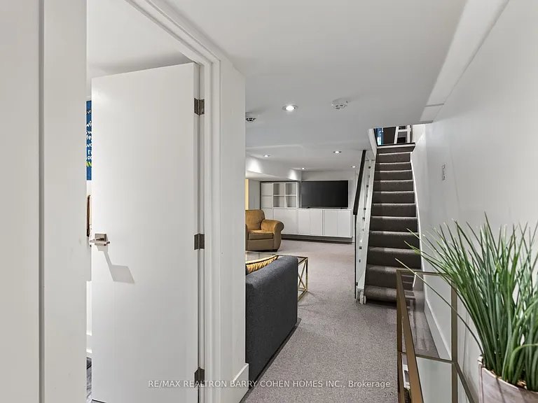43 Helena Ave — Photo 25