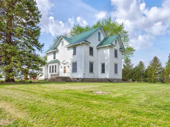 1047 150th St, Keota, IA 52248