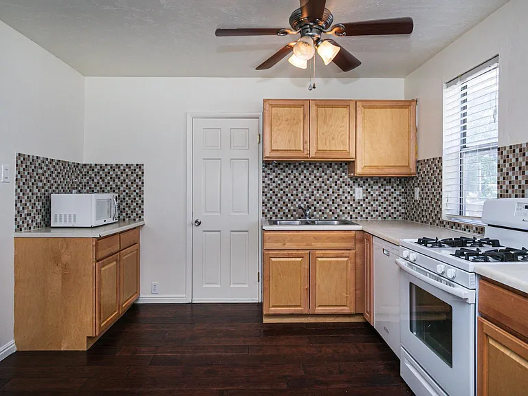 84 R St #2 — Photo 4