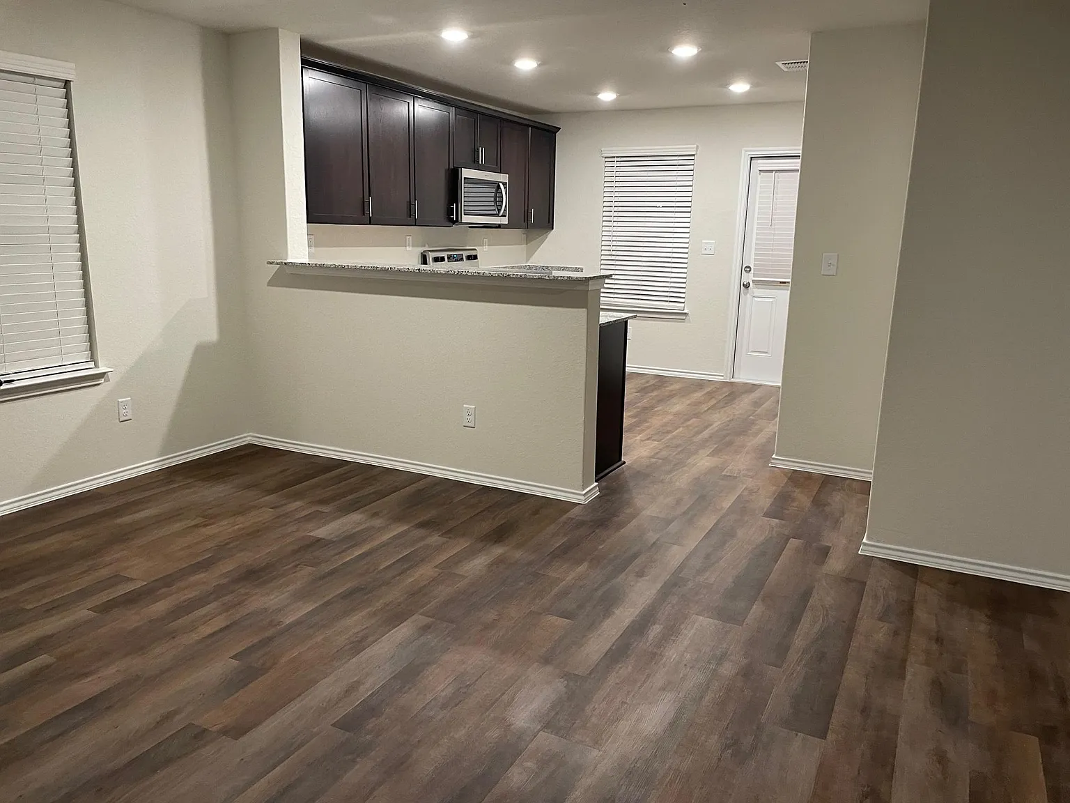 4 bed, 2029 sqft, $1,995 — Photo 3