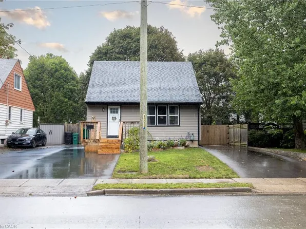 102 Stewart Ave, Cambridge, ON N1R 2T9