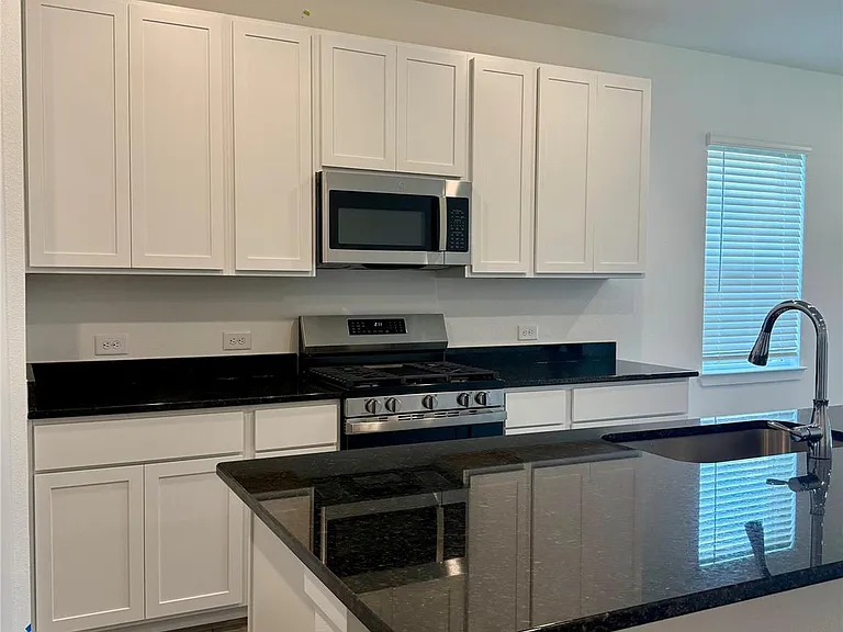 1110 Pecan Tree Ln — Photo 8