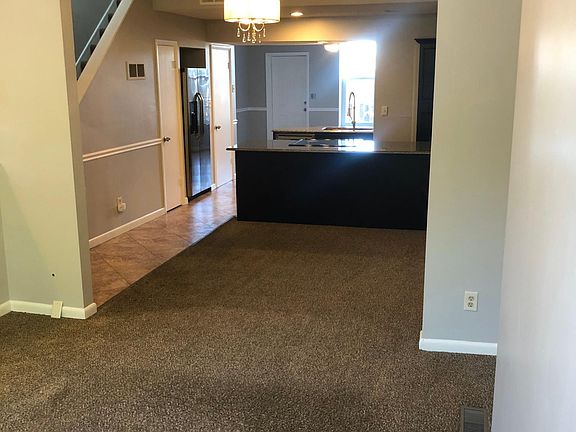 3rd image of 2755 Geyer Ave