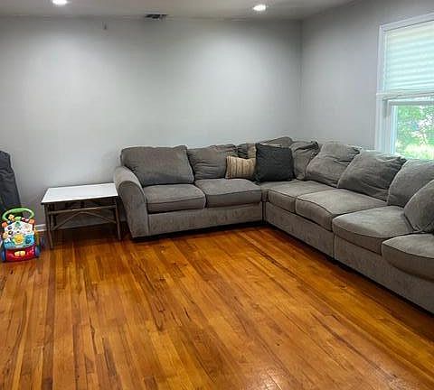 3rd image of 176 Whale Pond Rd