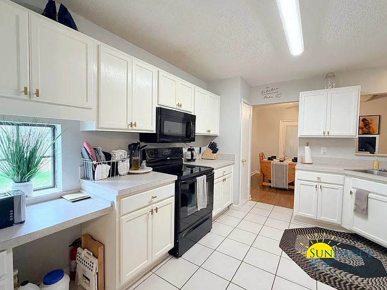 225 Lakeside Ln — Photo 6