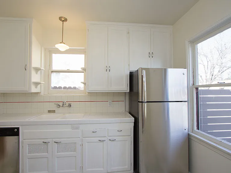 1730 Lake St — Photo 11