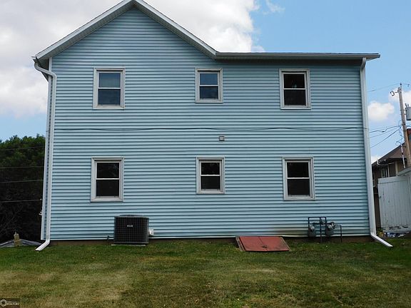 3rd image of 204 Elm St