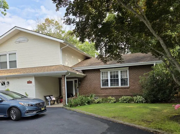 100 Reel Ave, Manahawkin, NJ 08050