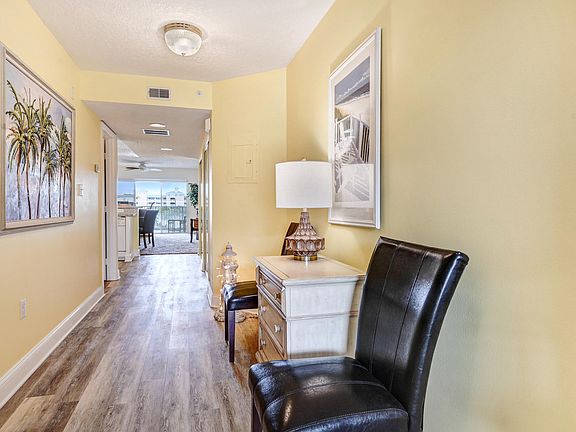 4th image of 606 Shorewood Dr Unit 402