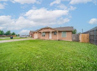 1105 Penn Ln, Moore, OK 73160