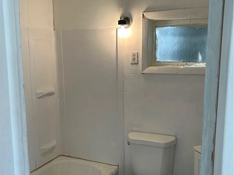 438 Clover St — Photo 8