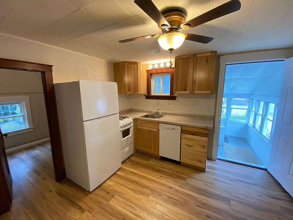 Brand New Full Kitchen