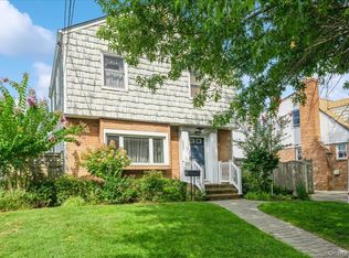 2090 Beech St, Wantagh, NY 11793