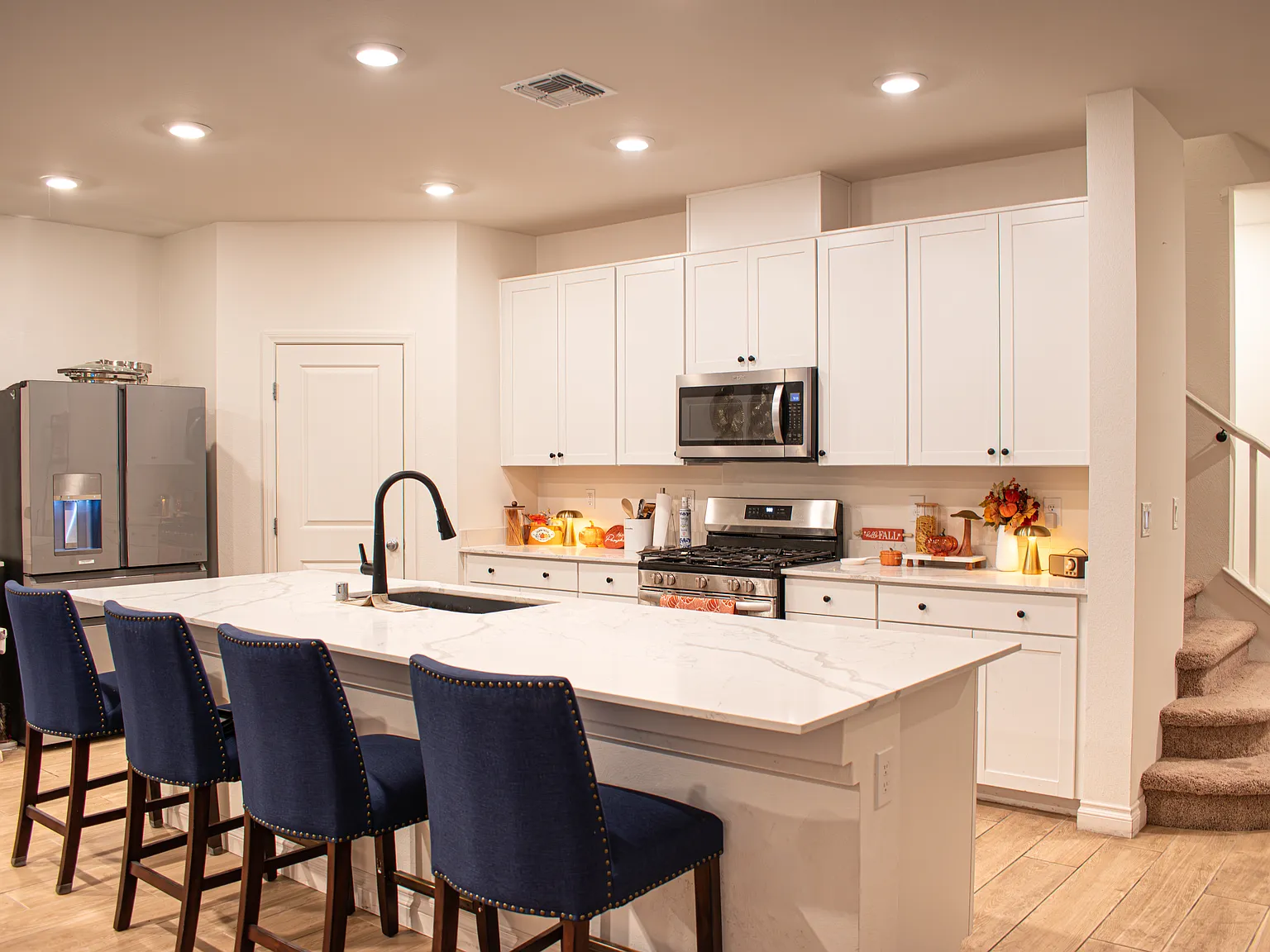 5 bed, 2469 sqft, $2,700 — Photo 3