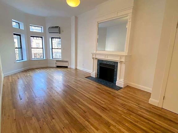 4th image of 137 W 72nd St #3FW