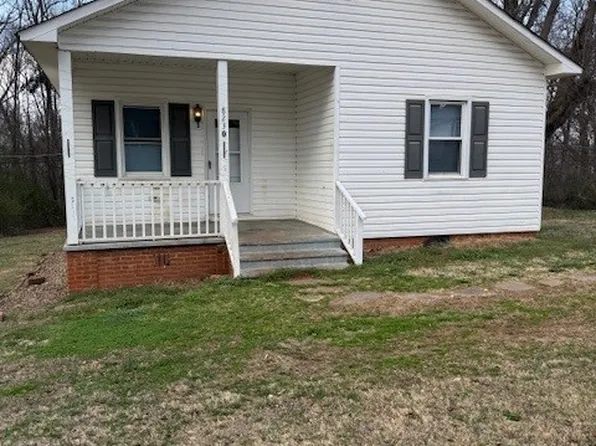 8230 3rd St, Boiling Springs, SC 29316